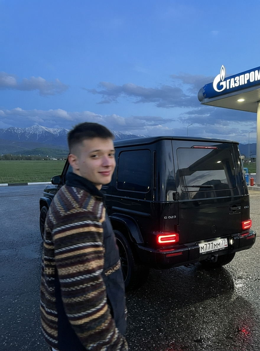 Создай фото,используя прилагаемое изображение лица и внешности человека, не меняя внешности и черты лица.100%…