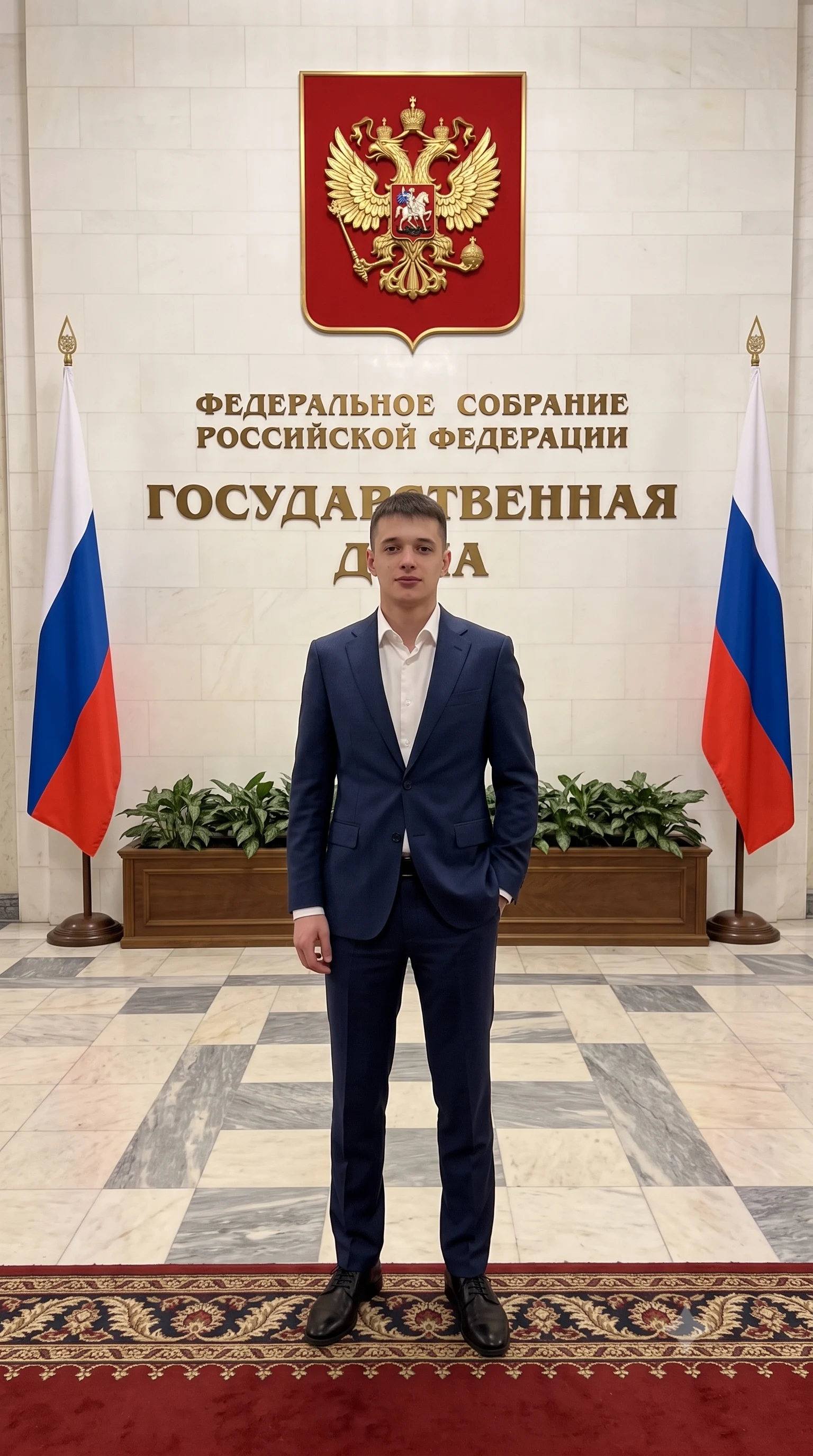 Используй прикреплённое референс-фото мужчины для максимально точного сходства л